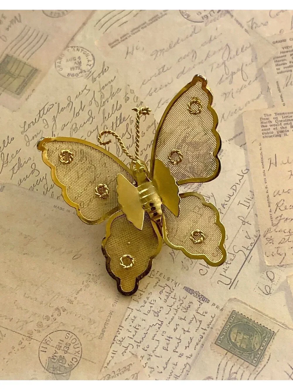 Vintage Elegant Gold Butterfly Brooch Pin with Delicate Mesh Wings